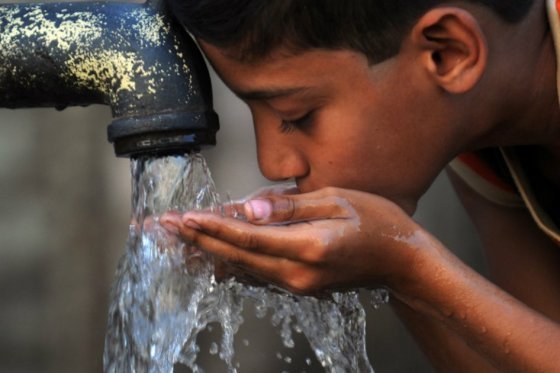 ONU alerta de “insostenible” situación del acceso al agua potable